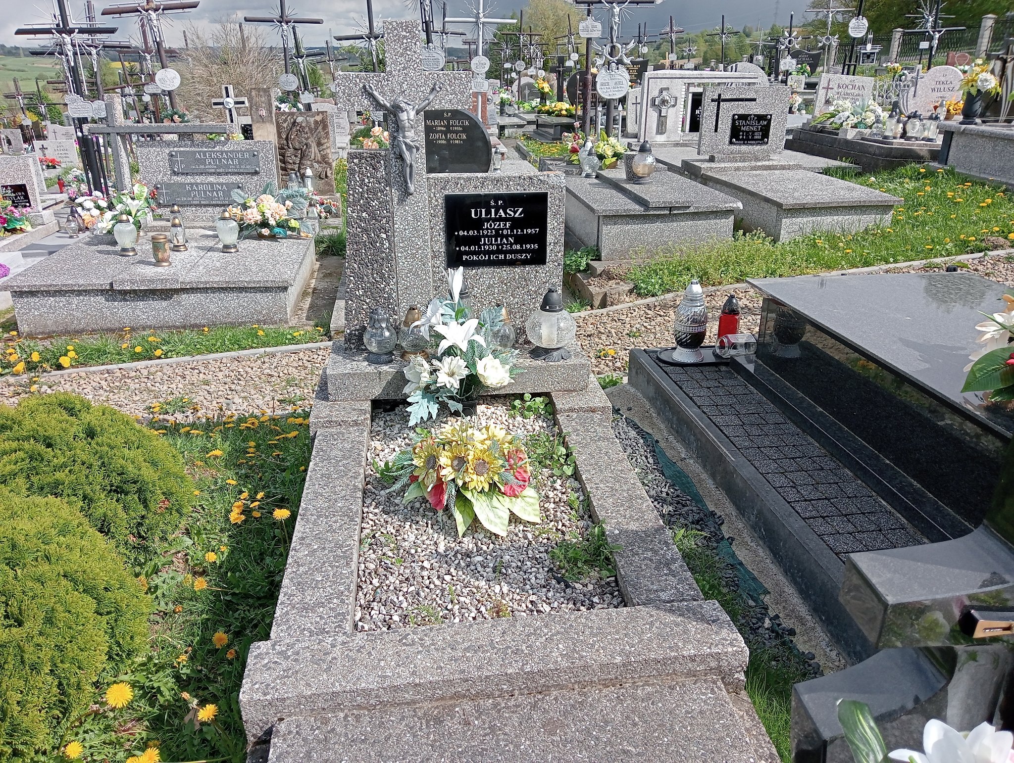 Grób Julian Uliasz
